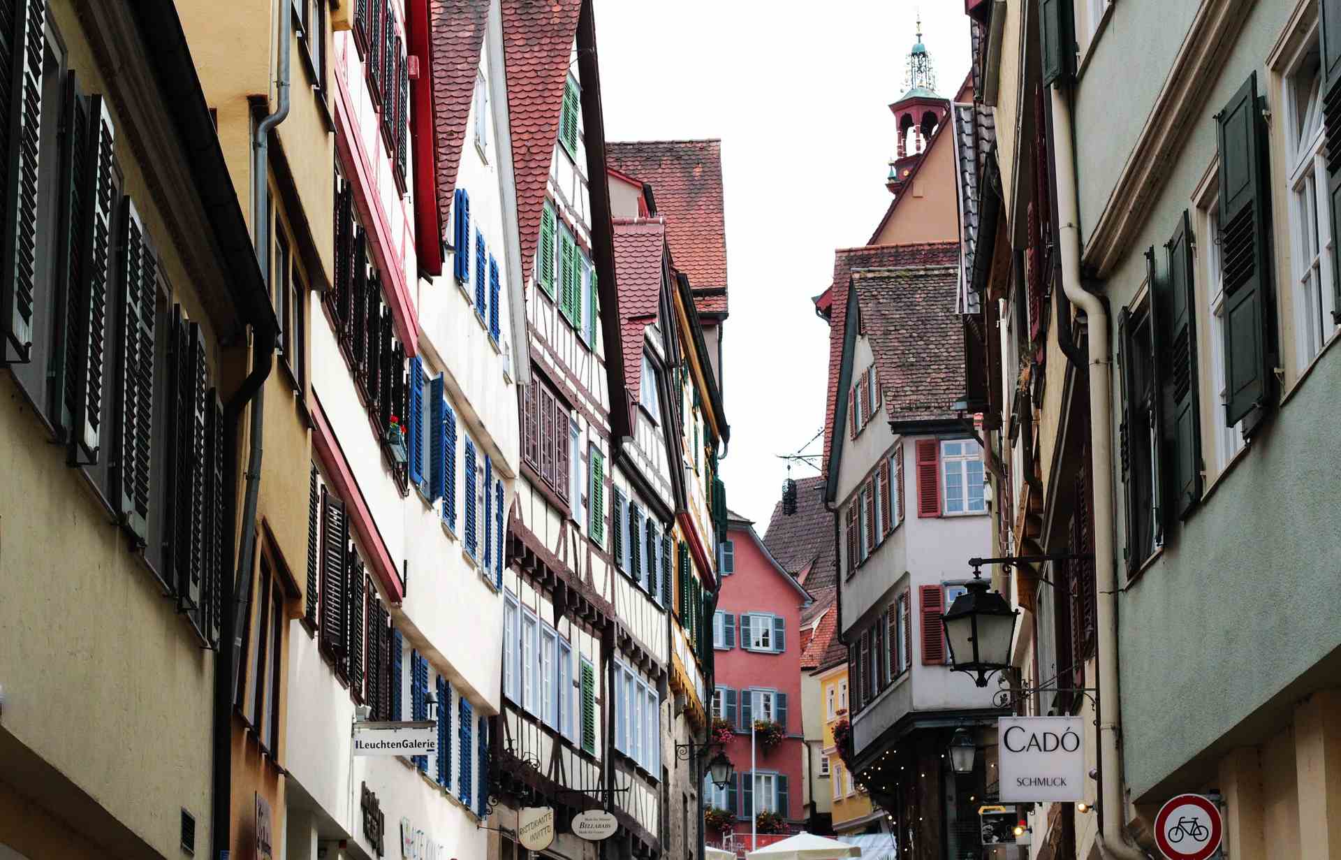 Ein Bild von einer Straße in Tübingen